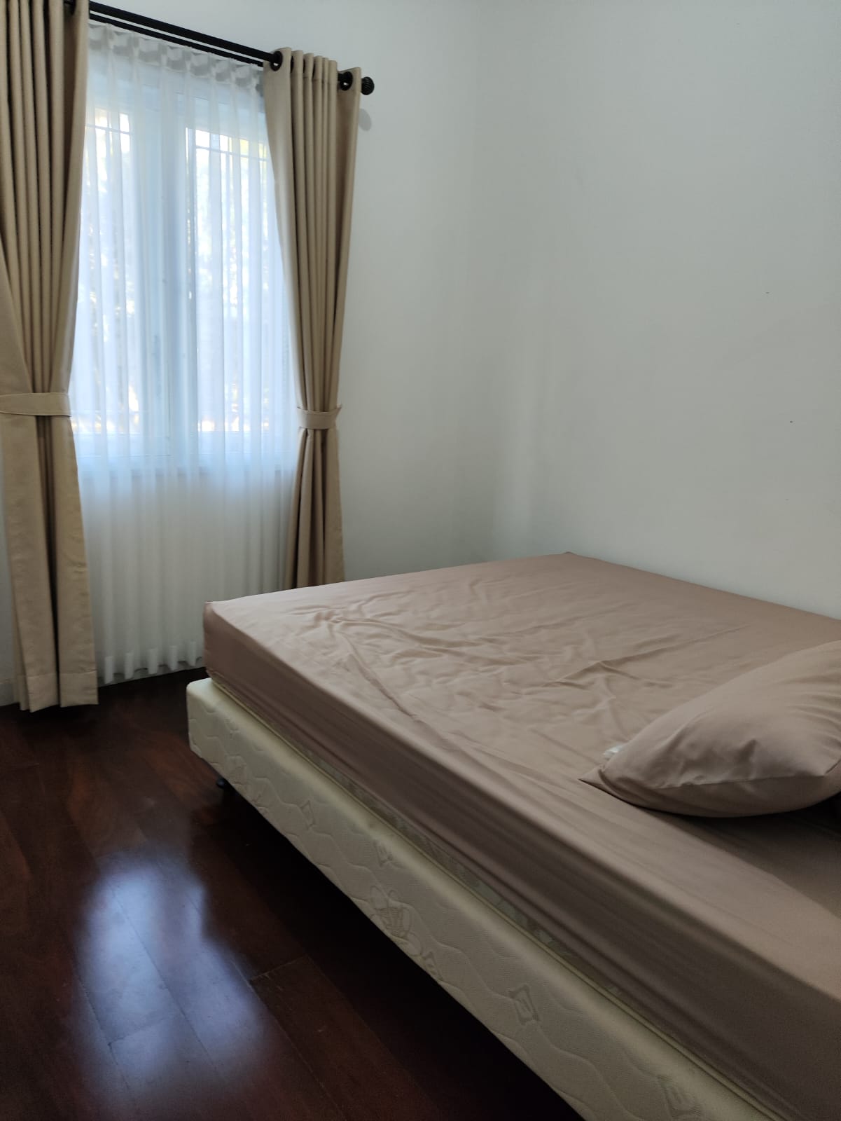 Disewakan rumah Kota Baru Parahyangan Pitaloka